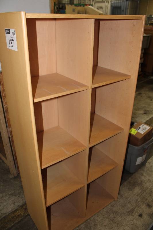 lot 187 image: Wooden Shelving Unit w8 Cubbies 30 x 16 x 63.