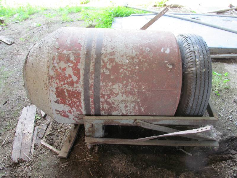 lot 20 image: Cement Mixer for Ford Tractor