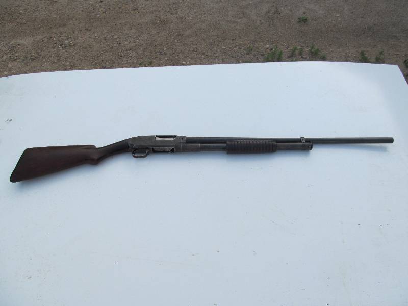 lot 36 image: Winchester 16 ga Pump