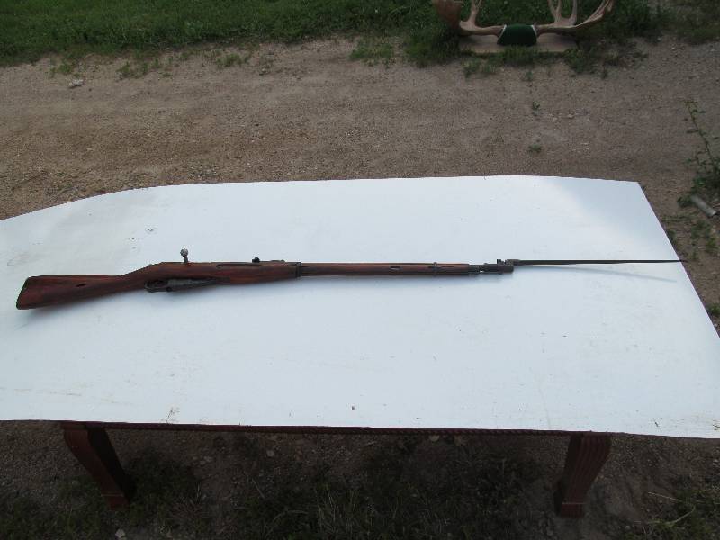 lot 37 image: 7.62 Russian rifle with Bayonet