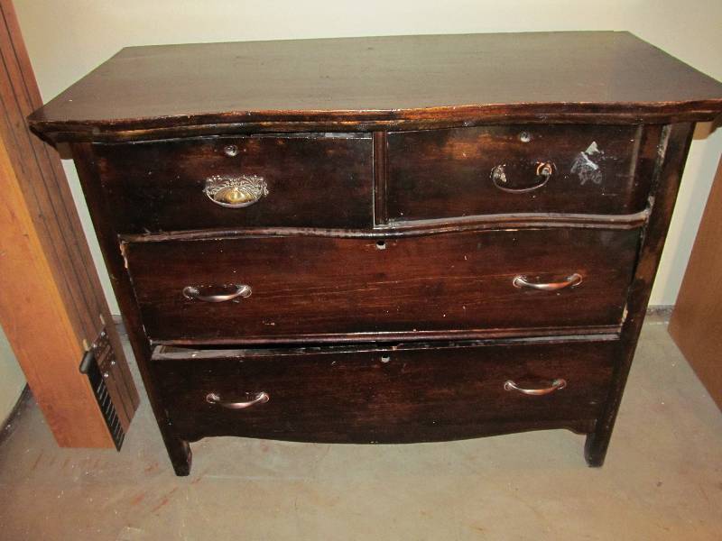lot 38 image: Antique Dresser