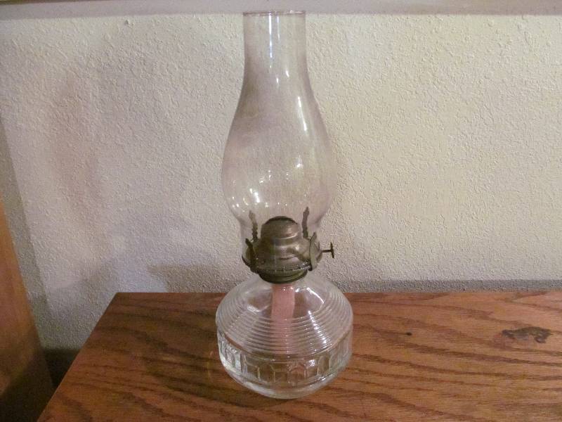 lot 46 image: Vintage Glass Oil Lamp