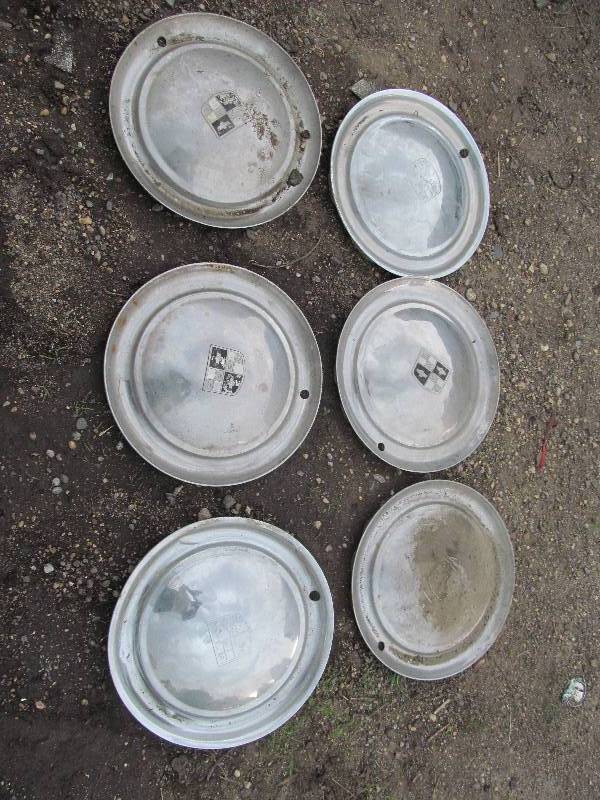 lot 66 image: 52 Studebaker Hub Caps