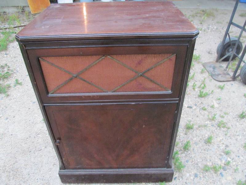 lot 70 image: Bendix, Vintage phonograph