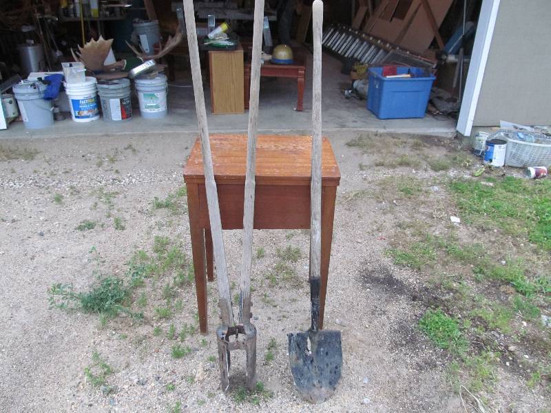 lot 75 image: Post Hole Digger & Shovel
