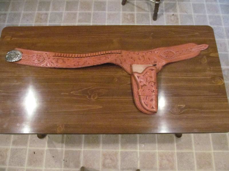 lot 115 image: Leather Holster