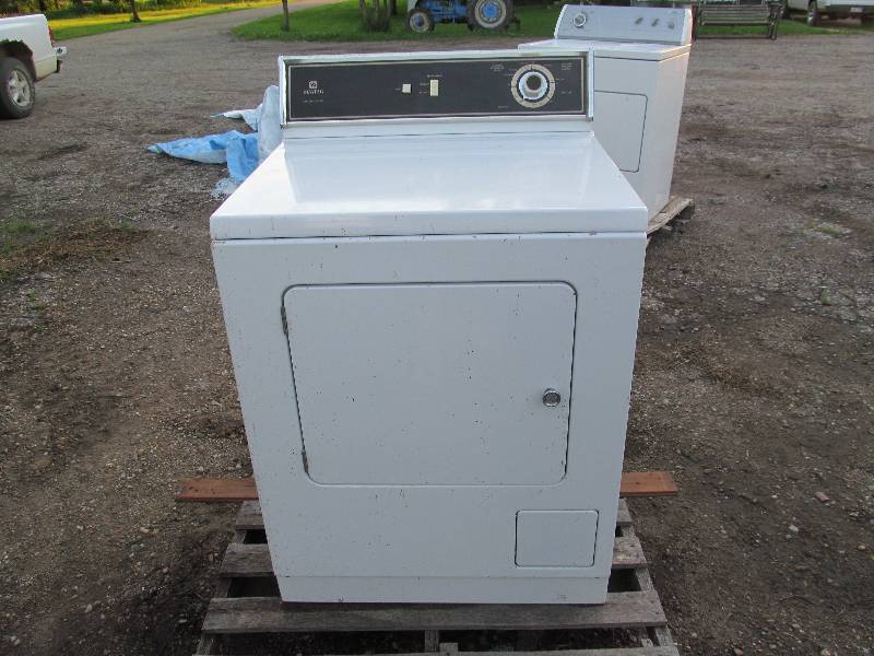 lot 121 image: Maytag Gas Dryer
