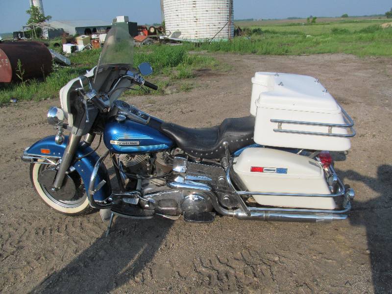 lot 1 image: 76 Harley Davidson FLH