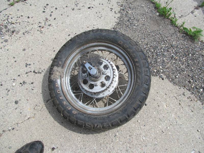 lot 126 image: Misc. bike parts