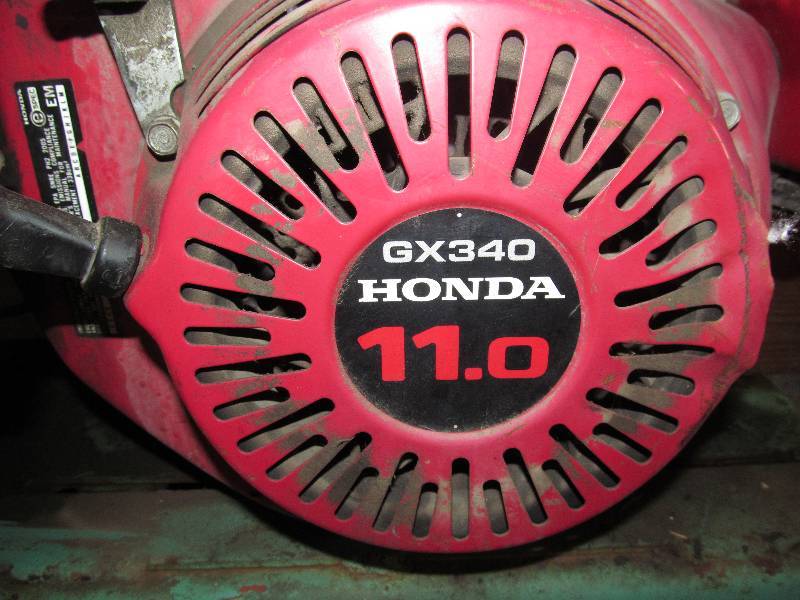 lot 3 image: 30 gallon air compressor