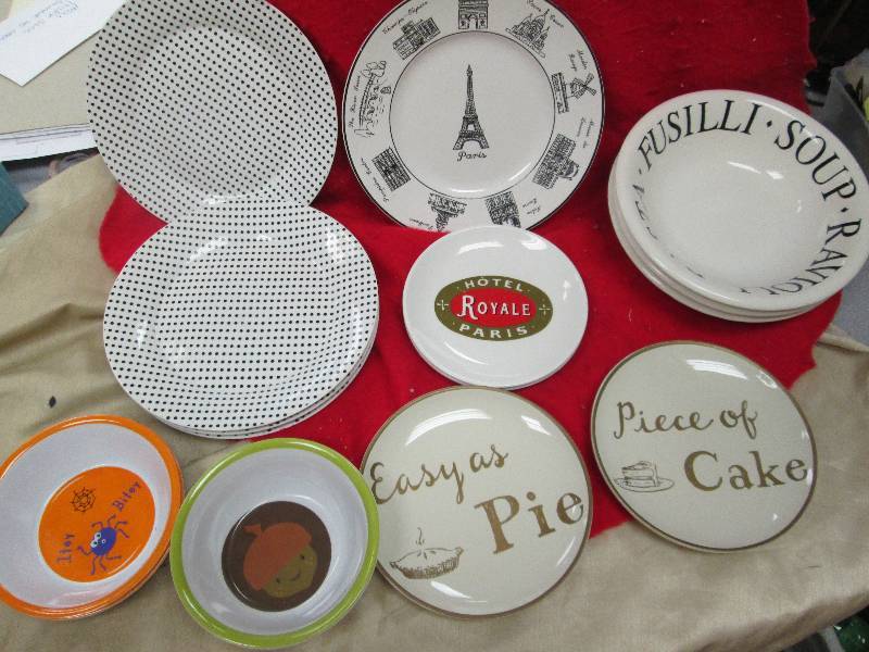 lot 1 image: 4-Dotted plates, Paris plate, 3- Fu...
