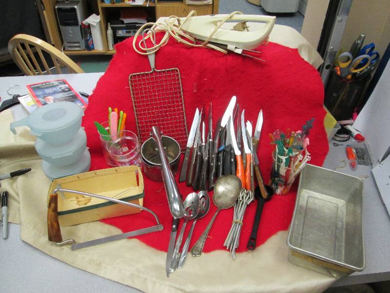 lot 3 image: Knives, spoon. Loaf pan, electric k...