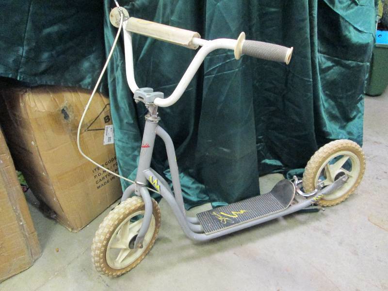 lot 7 image: Strada  variflex scooter...