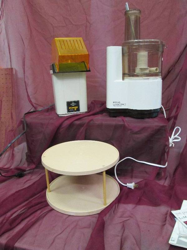 lot 24 image: West bend popper hot air corn poppe...