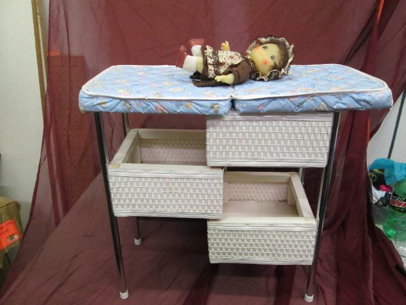 lot 30 image: A small changing table and a baby d...