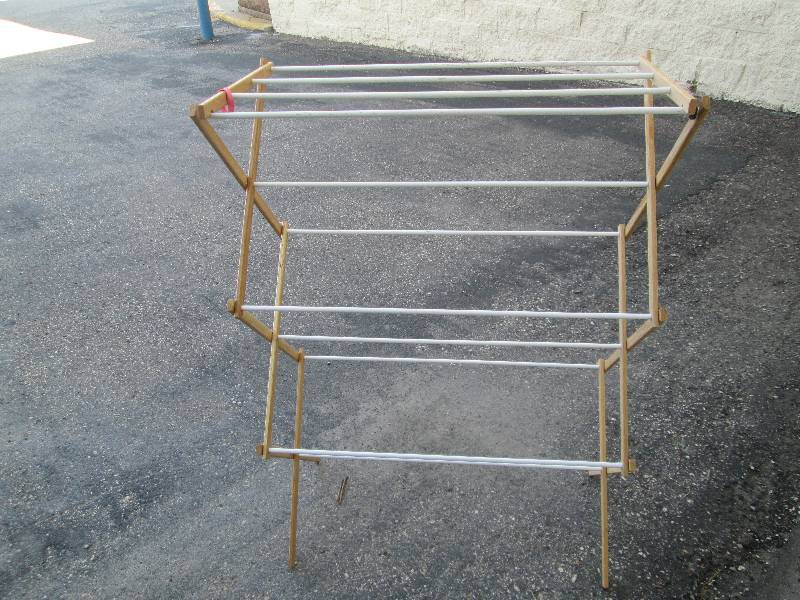 lot 29 image: Drying rack...