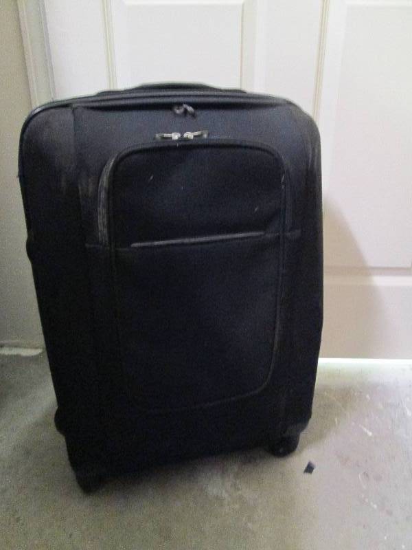 lot 31 image: Black suitcase on wheels very clean...