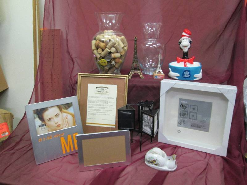 lot 32 image: Picture frames, Paris towers, the c...