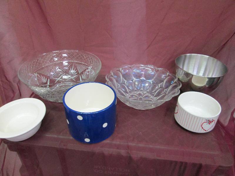 lot 34 image: Metal mixing bowl, small white bowl...