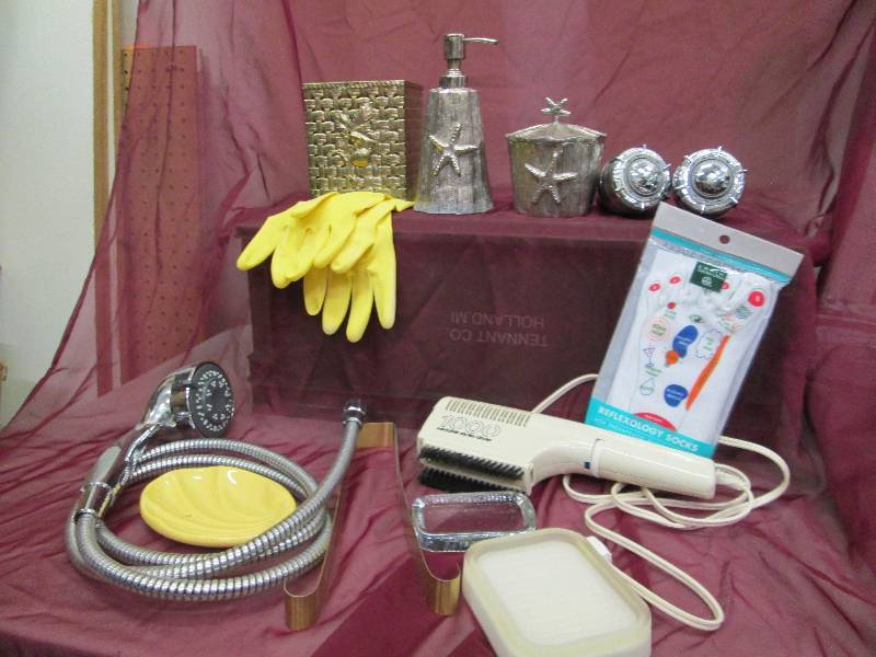 lot 39 image: Shower heads, Soap dishes, Kleenex ...