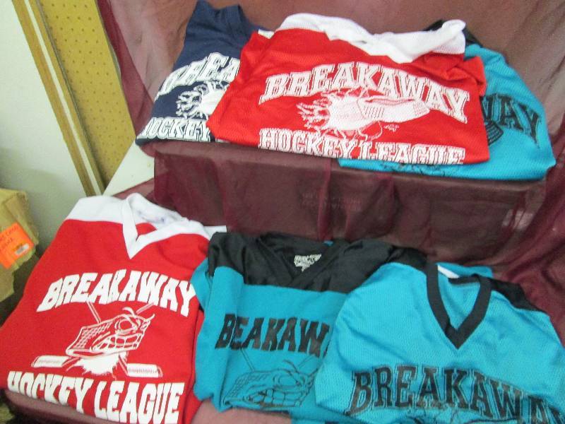 lot 42 image: Breakaway Hockey League jersey diff...