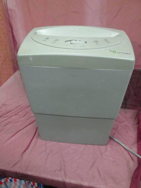 lot 54 image: Tech Solutions shredder...