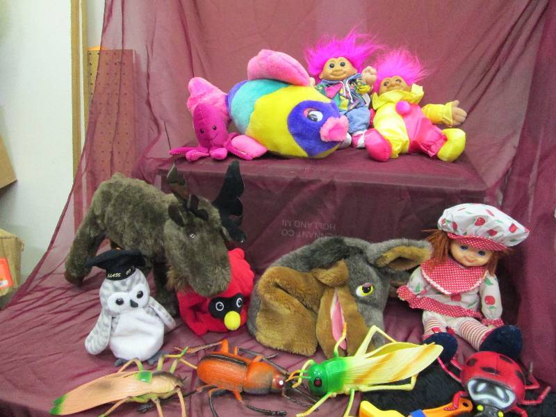 lot 61 image: Assortment of stuff animals, doll, ...