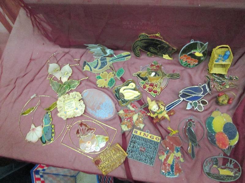 lot 68 image: Assortment of sun catchers...