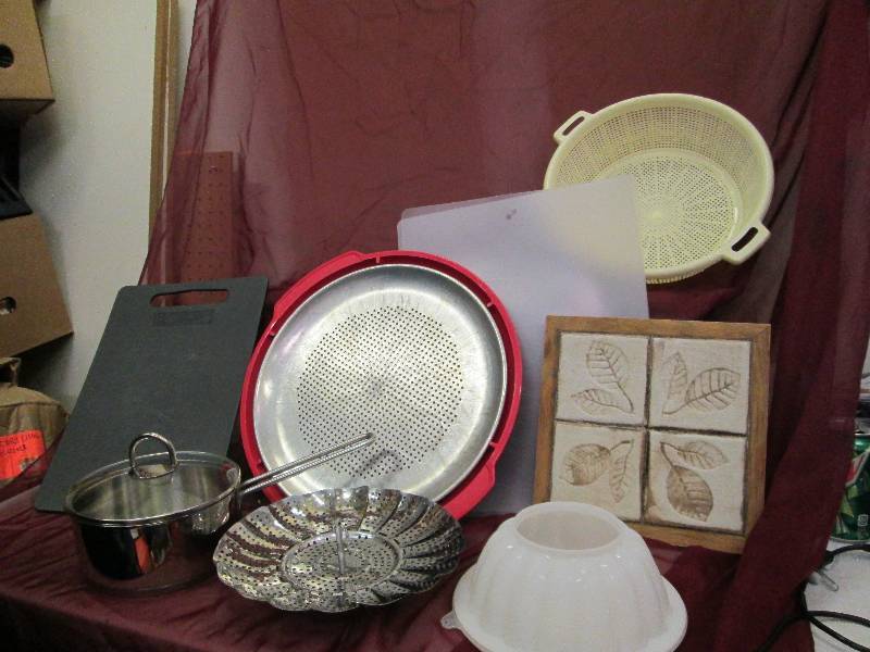 lot 95 image: Cutting boards, hot stone, Silt pot...