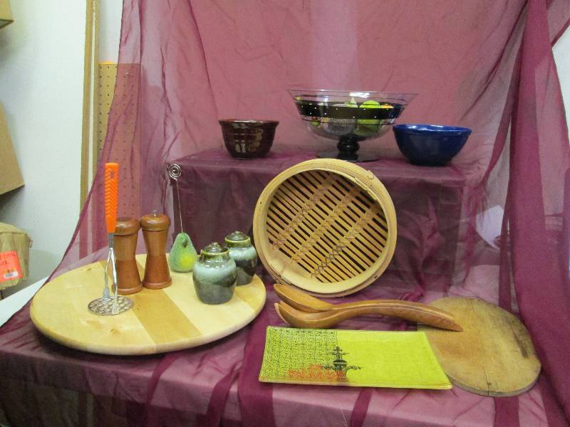 lot 102 image: Turn table, Deluxe salt  and pepper...
