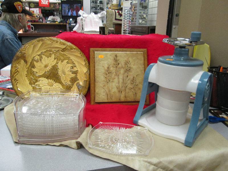 lot 106 image: Ice crushers, hot pad, wooden plate...