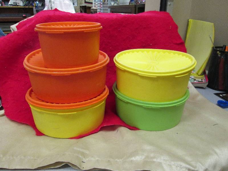 lot 108 image: Tupperware containers...