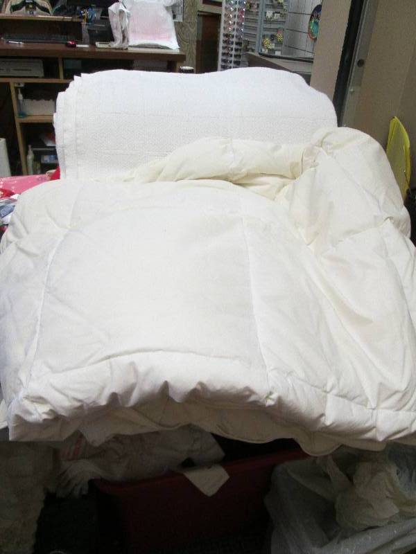 lot 113 image: Comfortable and blanket...