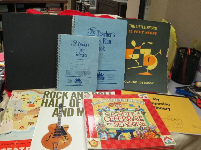 lot 120 image: Teachers daily reference, 3 ring bi...