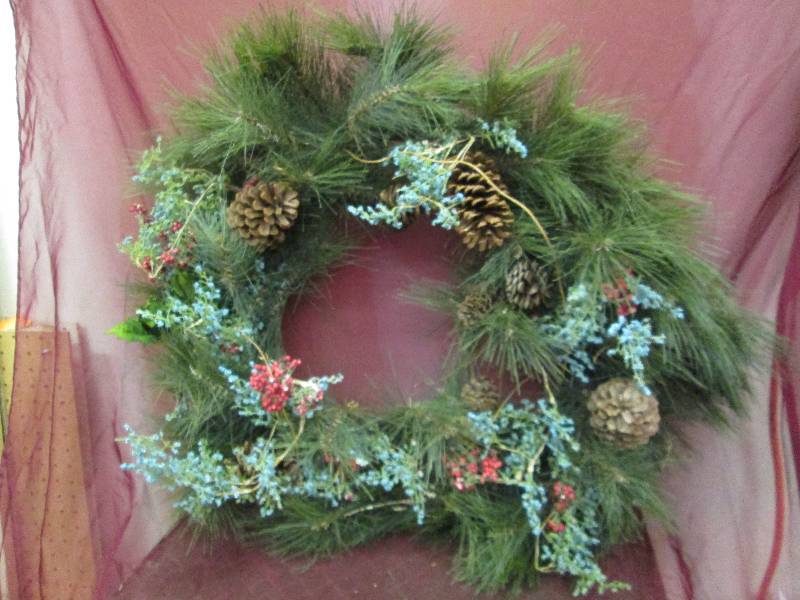 lot 128 image: Wreath...