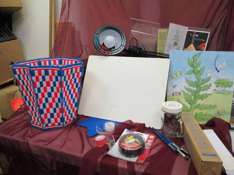 lot 146 image: Lamp that clips on to a table, home...