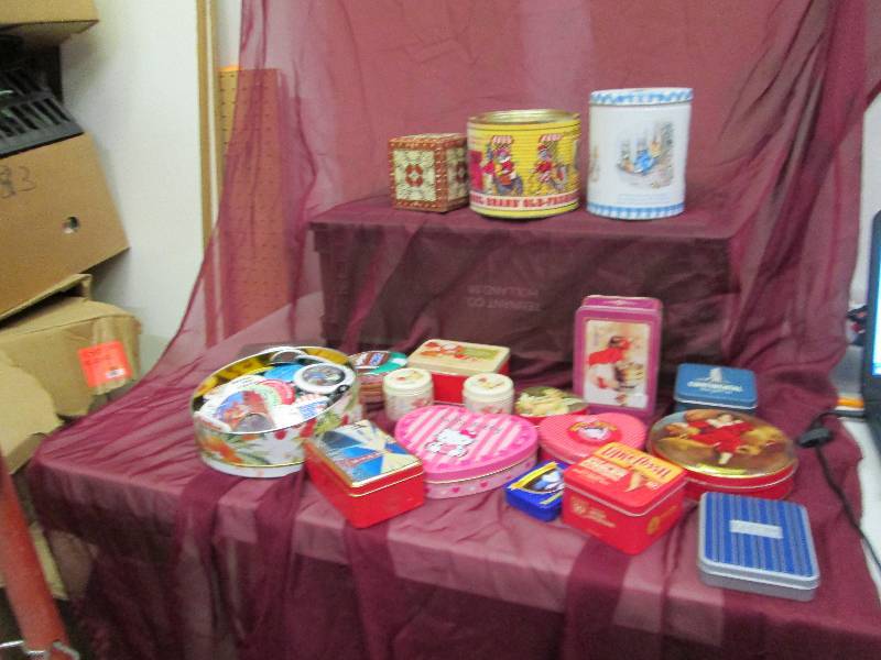 lot 147 image: Assortment of different kinds of t...