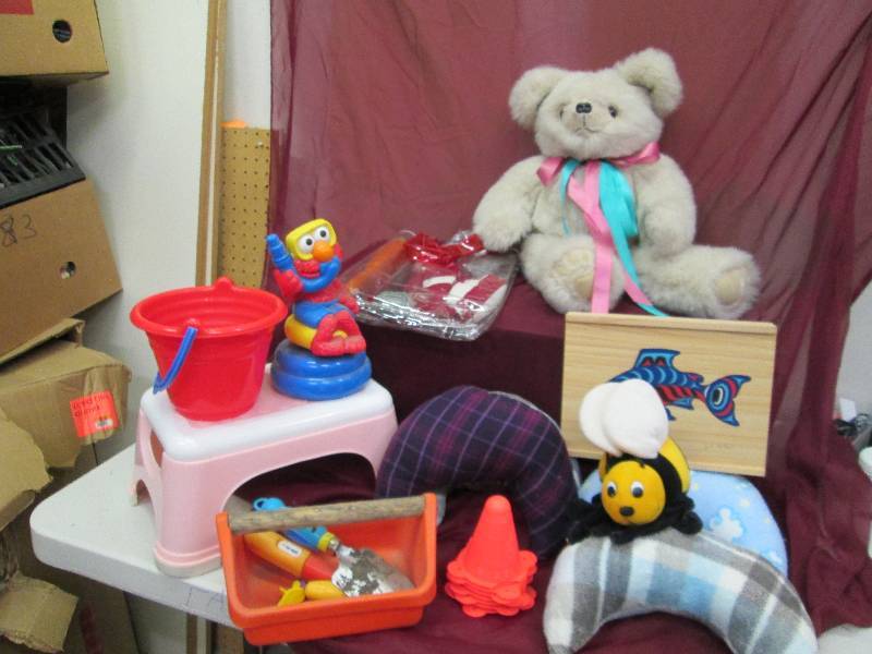 lot 162 image: Assortment of different kids stuff ...