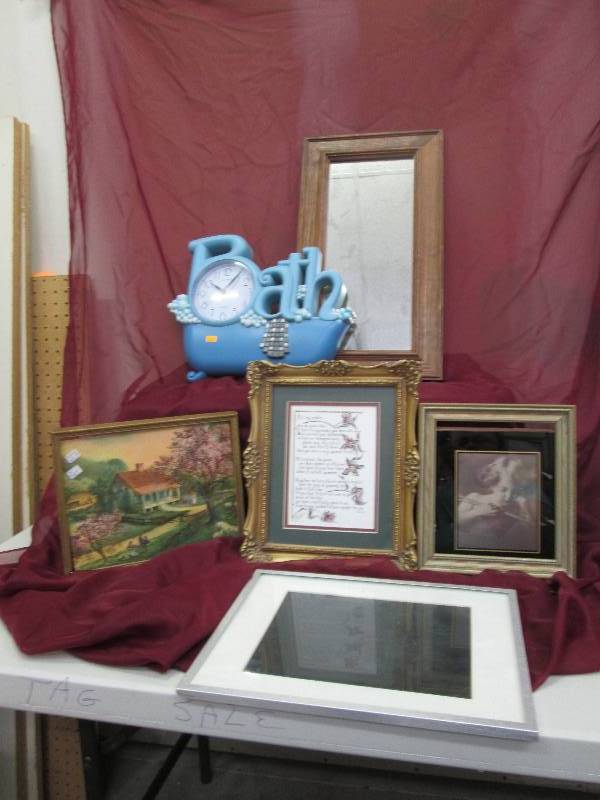 lot 172 image: Bathroom clock, mirror, Sisier sayi...