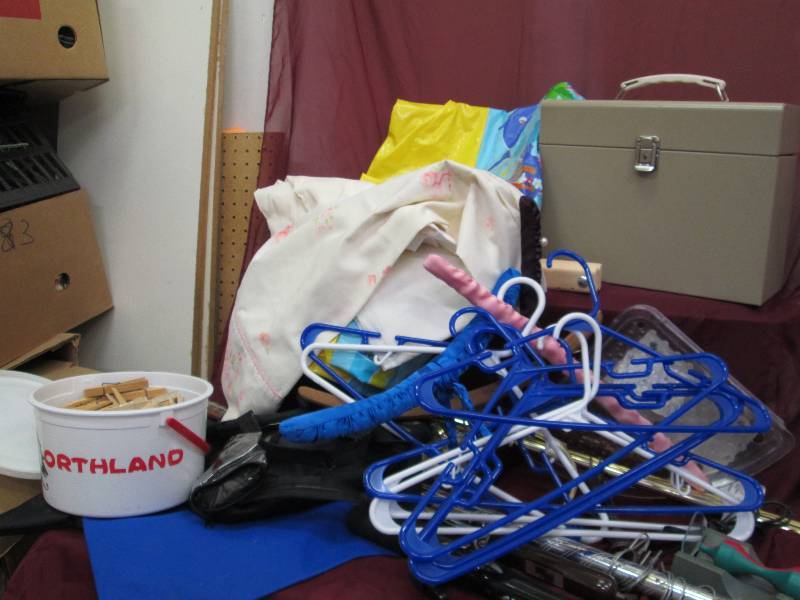 lot 180 image: Assortment of hanger, curling iron,...