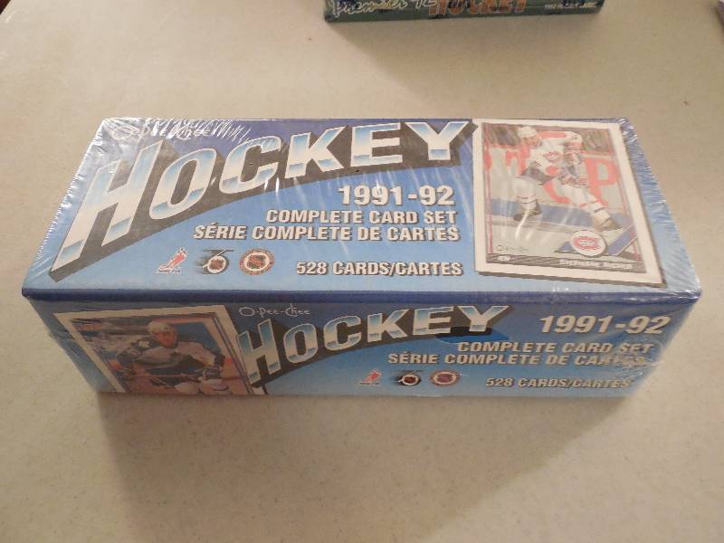 lot 7-COPY image: 199192 O-Pee-Chee Hockey Set Factory Sealed