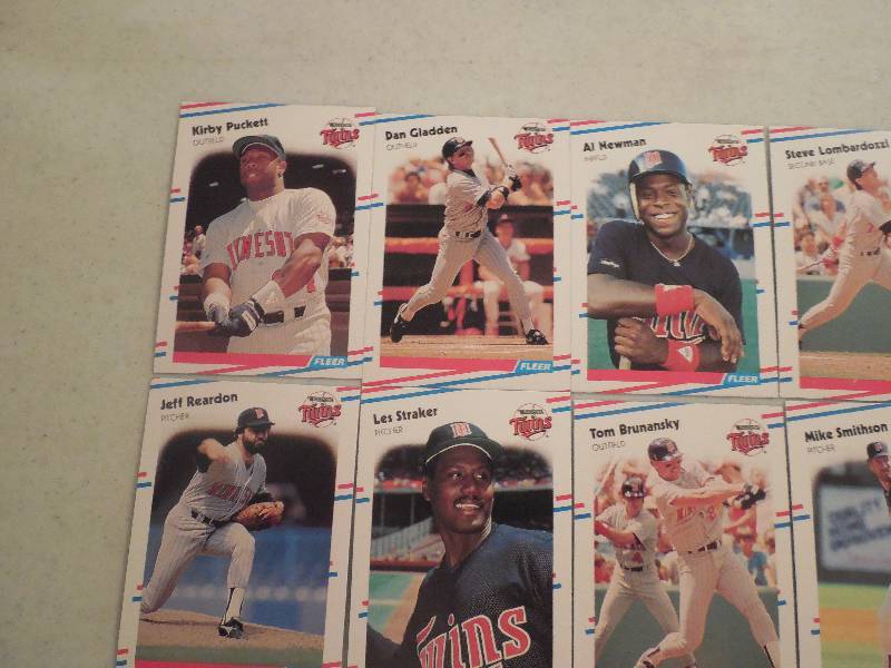 lot 22-COPY image: 1988 Fleer Minnesota Twins Team Set of 25 cards