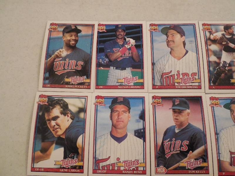 lot 23-COPY image: 1991 Topps Minnesota Twins Team Set of 29 cards