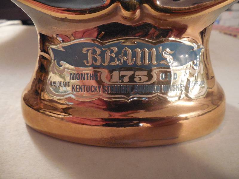 lot 4 image: JIM BEAM DECANTER 1973 - Jim Beam Whiskey Decanter  Bottle - Very Nice With Box