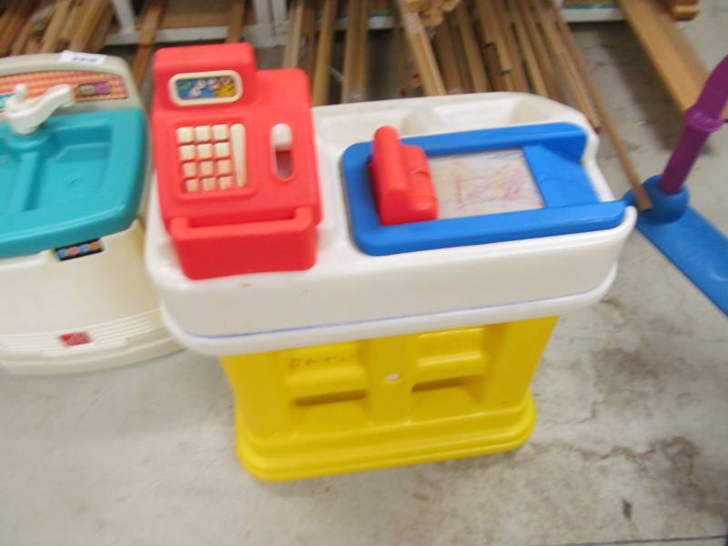 lot 8 image: Little Tikes Cash Register