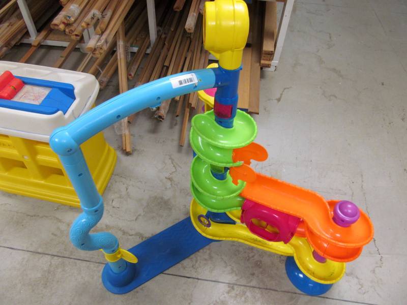 lot 9 image: Fisher Price Toddler Ball Toy