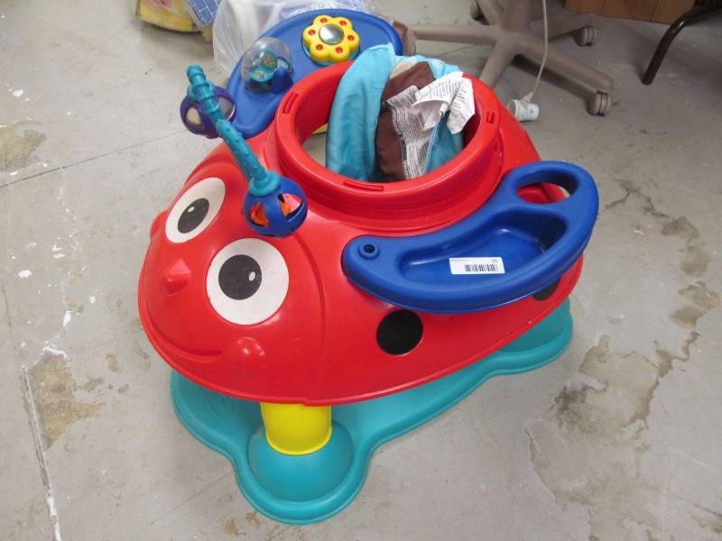 lot 15 image: Baby  Toddler Play Sitter