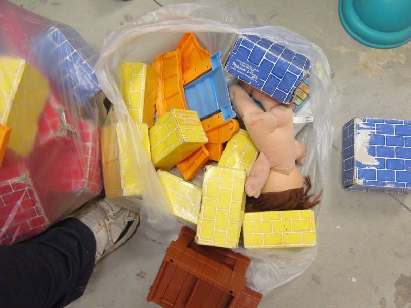 lot 19 image: Box of Misc Preschool Toys