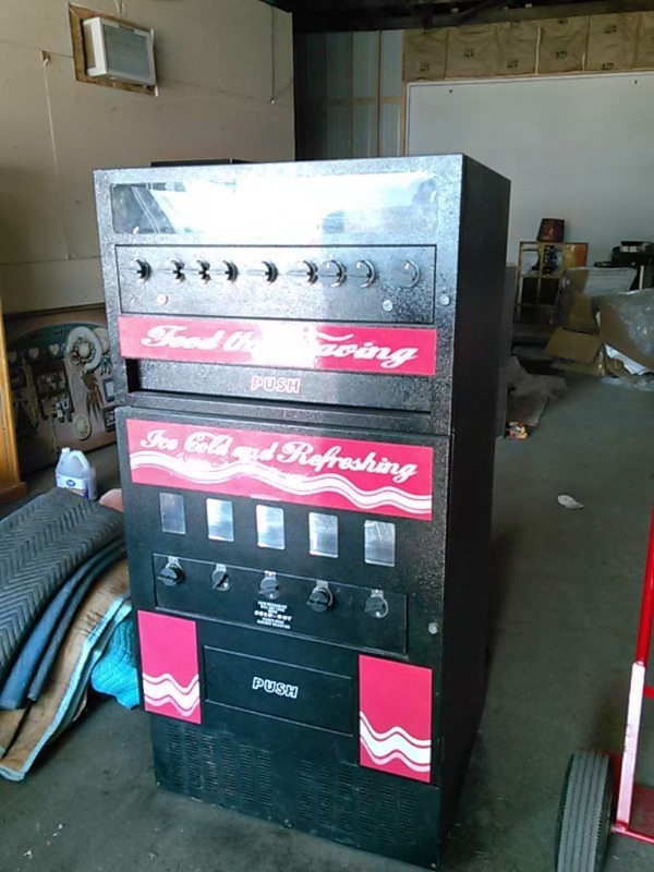 Awesome 9 Selection Commercial Snack Vending Machine-Like New
