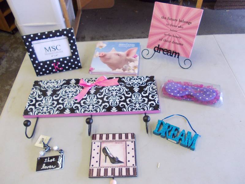 Lot Of Bedroom Wall Decor & Girly Accessories